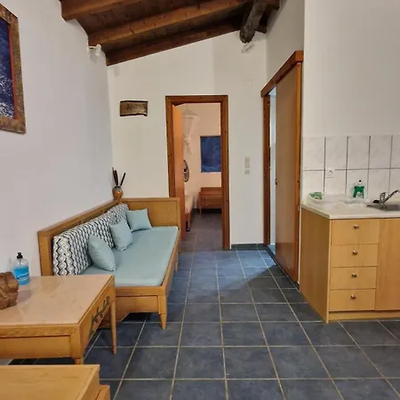 Corfu Sea Front Apartment, The Nest 度假居 *